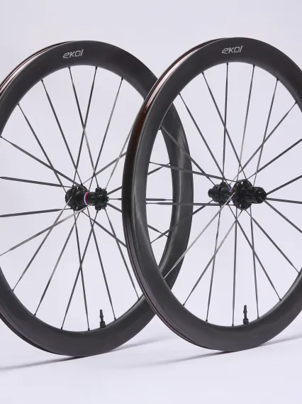 Paire de Roues EKOI Carbone 50mm Full Black Shimano France