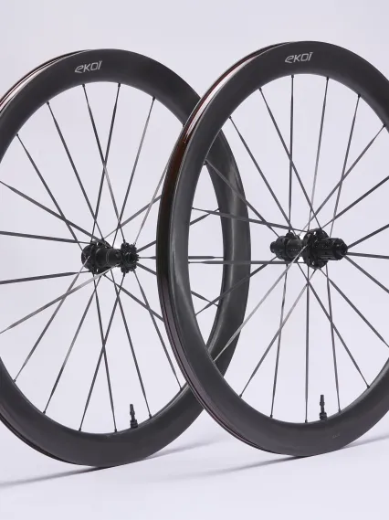 Paire de Roues EKOI Carbone 50mm Full Black Shimano Light