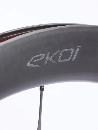 Paire de Roues EKOI Carbone 50mm Full Black Shimano White