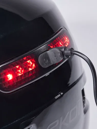 Casque urbain EKOI CITY STYLE Noir Ecran Bande Carbone tréssé Rouge